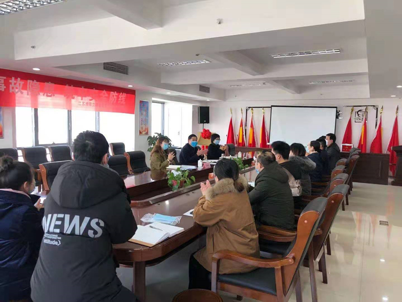 集團(tuán)考核組對(duì)綠陽板塊進(jìn)行2020年度年終考核.jpg